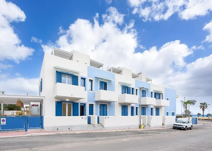Il Faro E La Luna Beach Apartments